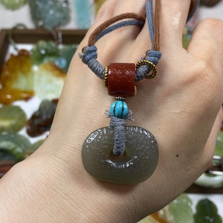 和田玉未镶嵌吊坠(赠链)菠*蜜