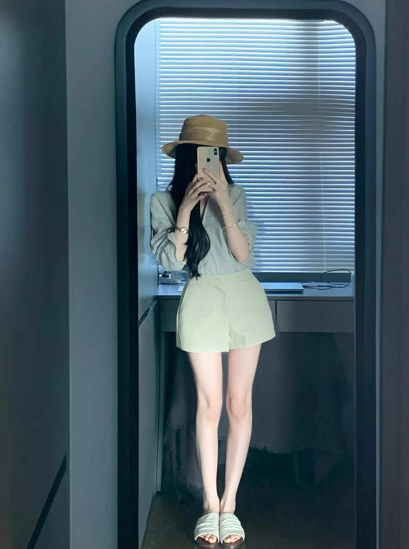 【临风明夏】夏季高级感气质条纹V领衬衫衬衣优雅浅卡其短裤套装