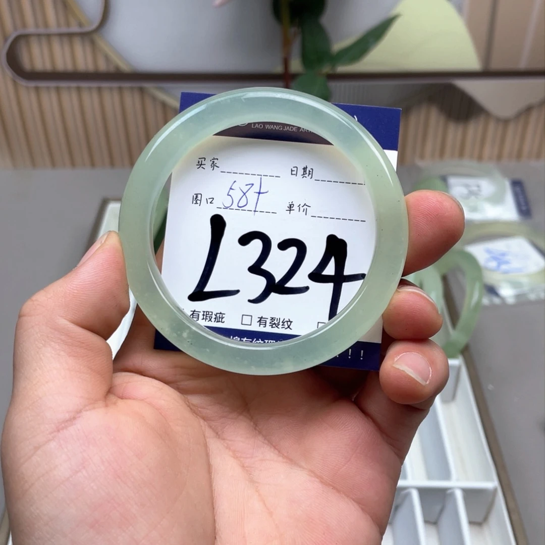 岫玉手镯手镯未镶嵌