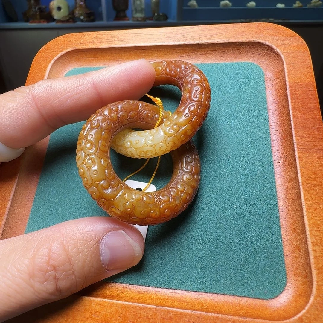 牵***酒和田玉未镶嵌挂件