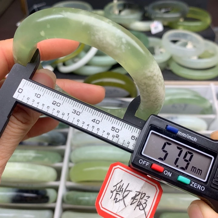 蛇纹石玉未镶嵌手镯610