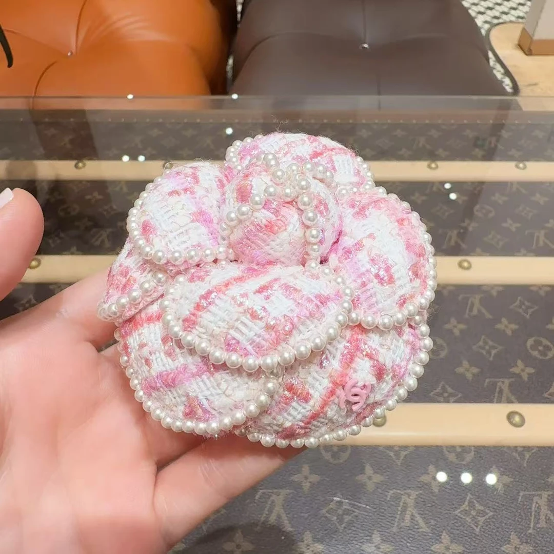 99新 Chanel/香奈儿 588-25p 爆款粉色珍珠山茶花胸针！