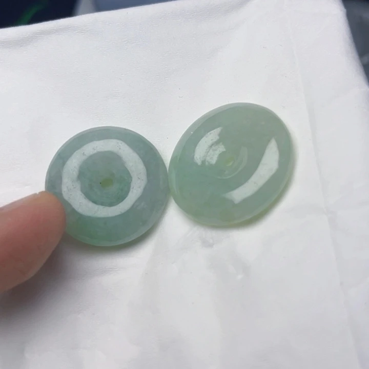 翡翠未镶嵌颈饰挂件