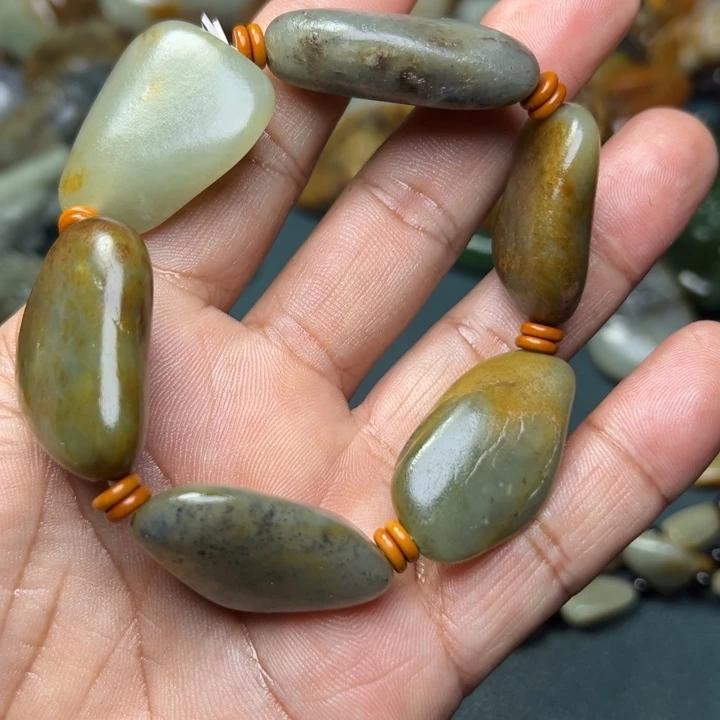 和田玉未镶嵌把件