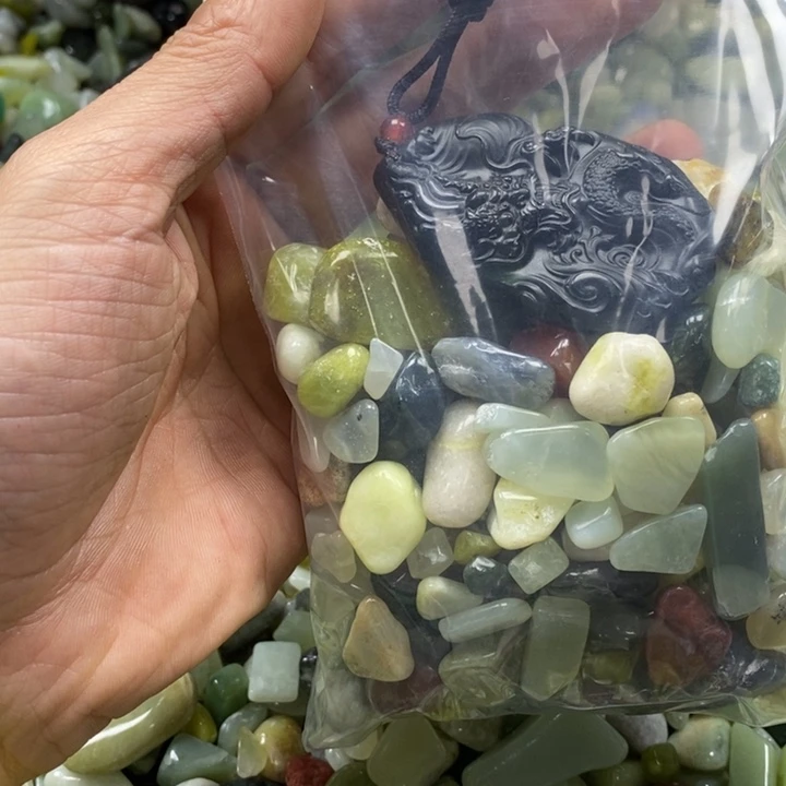 蛇纹石玉鱼缸石未镶嵌