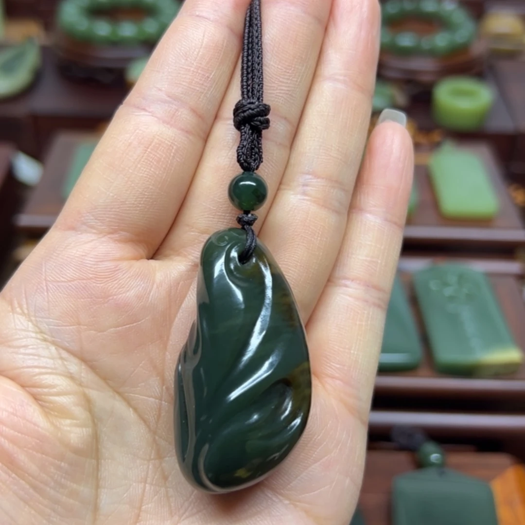 【闪购商品】颈饰未镶嵌岫岩河磨玉（透闪石质玉）时来运转