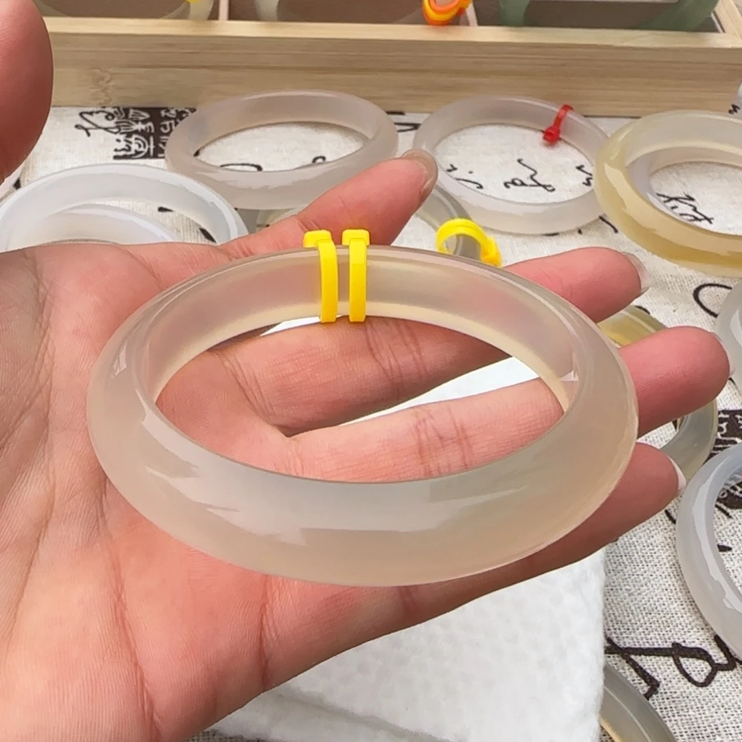 玛瑙/玉髓手镯未镶嵌潼*冉