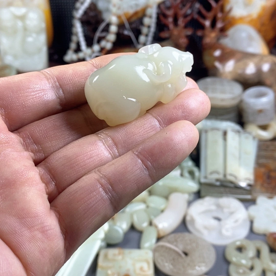 微***芦和田玉（糖玉）未镶嵌颈饰