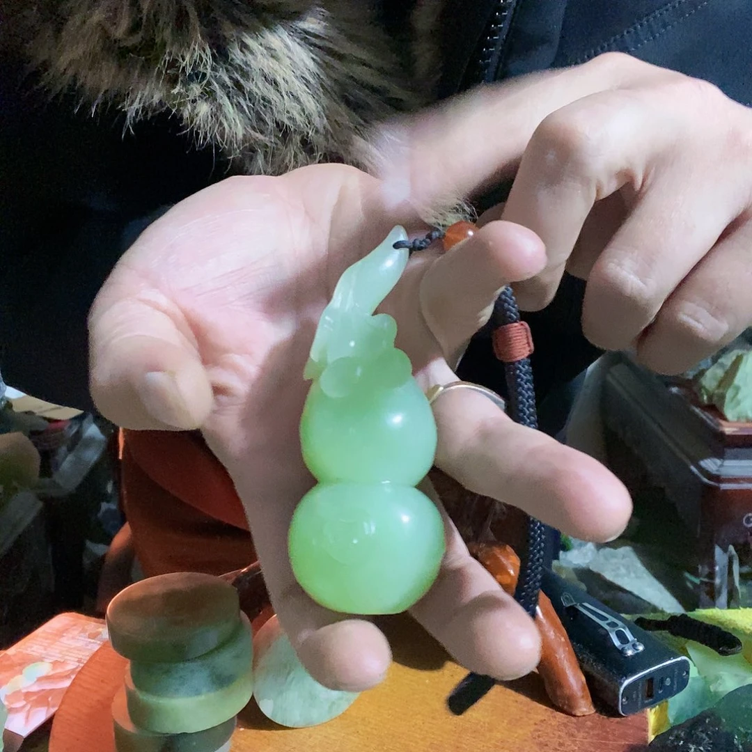 蛇纹石玉未镶嵌珠宝奇石