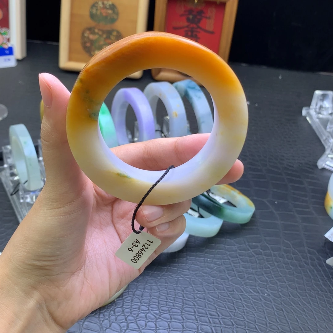 定制翡翠未镶嵌翡翠手镯