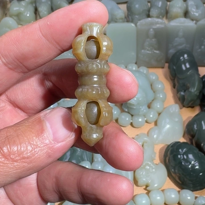 和田玉未镶嵌挂件