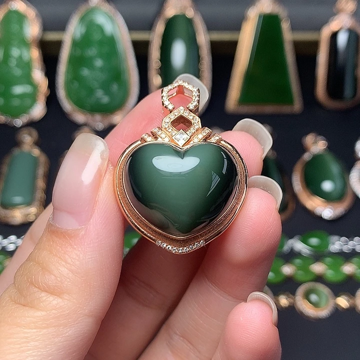 和田玉18K金镶嵌颈饰