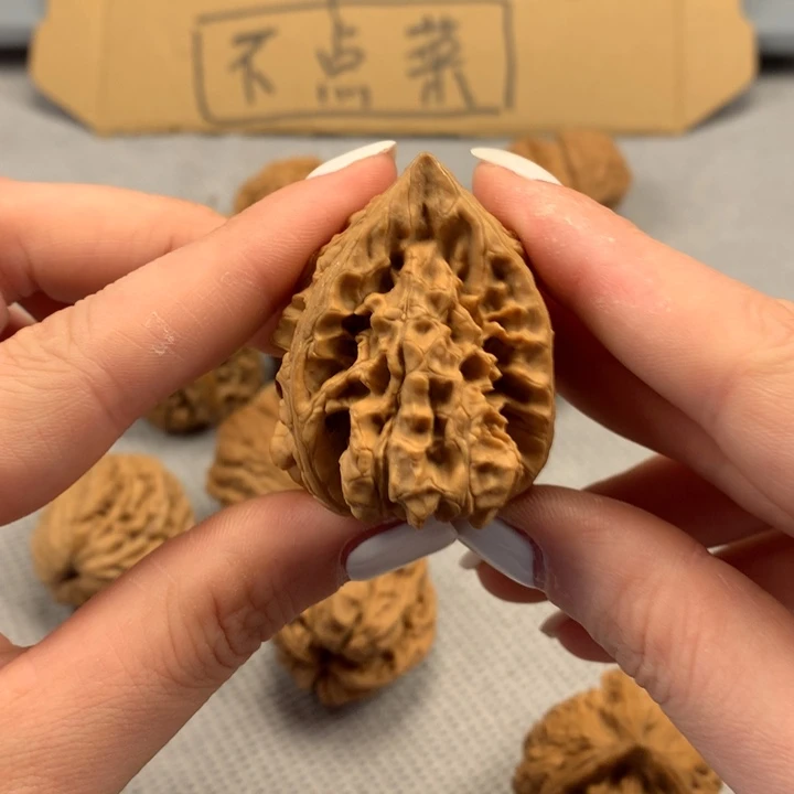 齐***齐文玩核桃吊坠异形单只