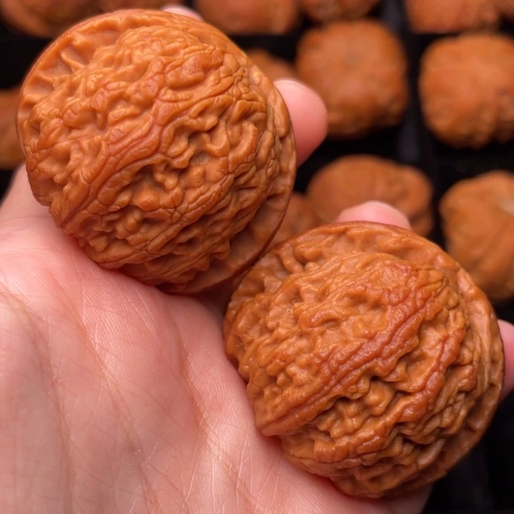 文玩核桃把件秦岭野生文玩核桃