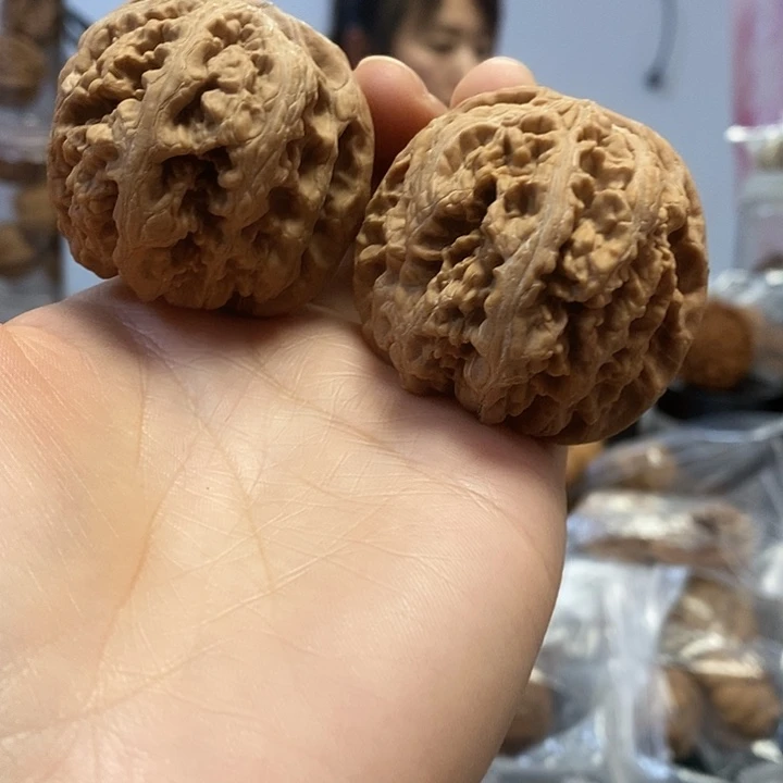 文玩核桃把件46.5球粗筋油