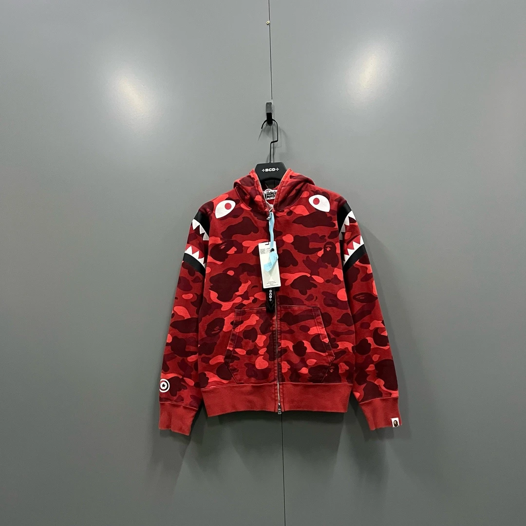 95新 maje c612 BAPE 红色迷彩鲨鱼连帽外套 M码 205833