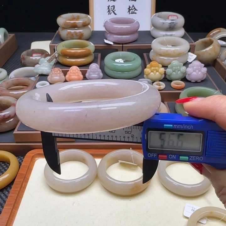 石英岩玉未镶嵌手镯