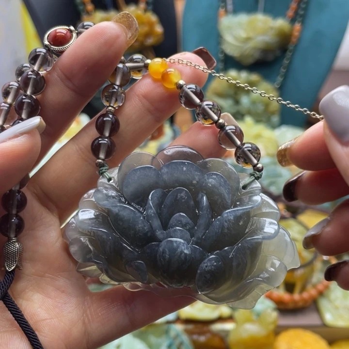蛇纹石玉未镶嵌颈饰