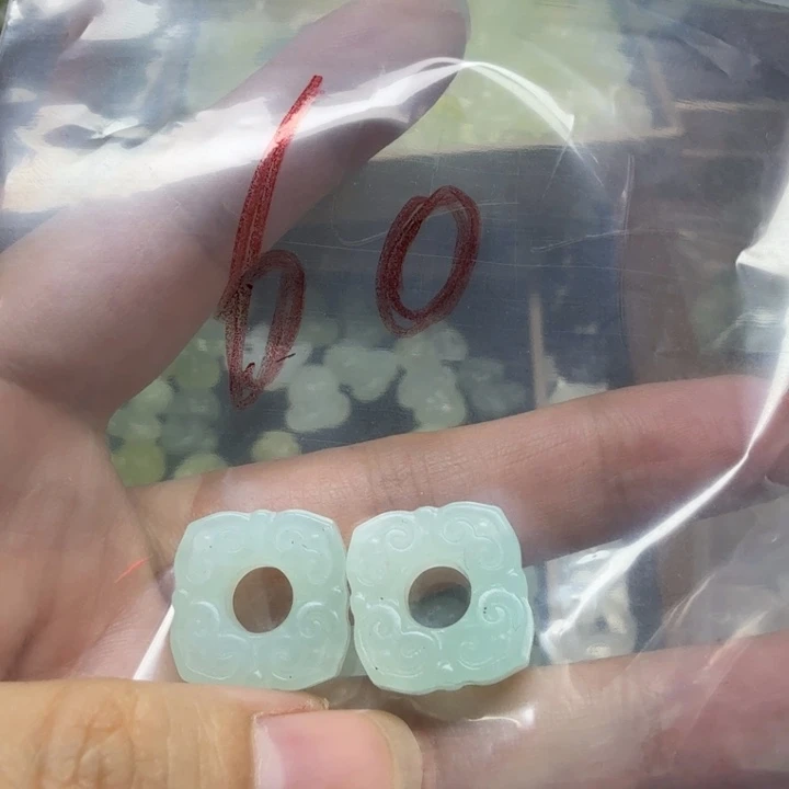 透闪石-蛇纹石玉吊坠未镶嵌