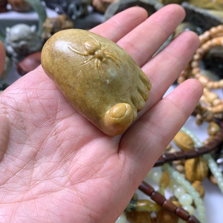 未镶嵌岫岩河磨玉（透闪石质玉）把件