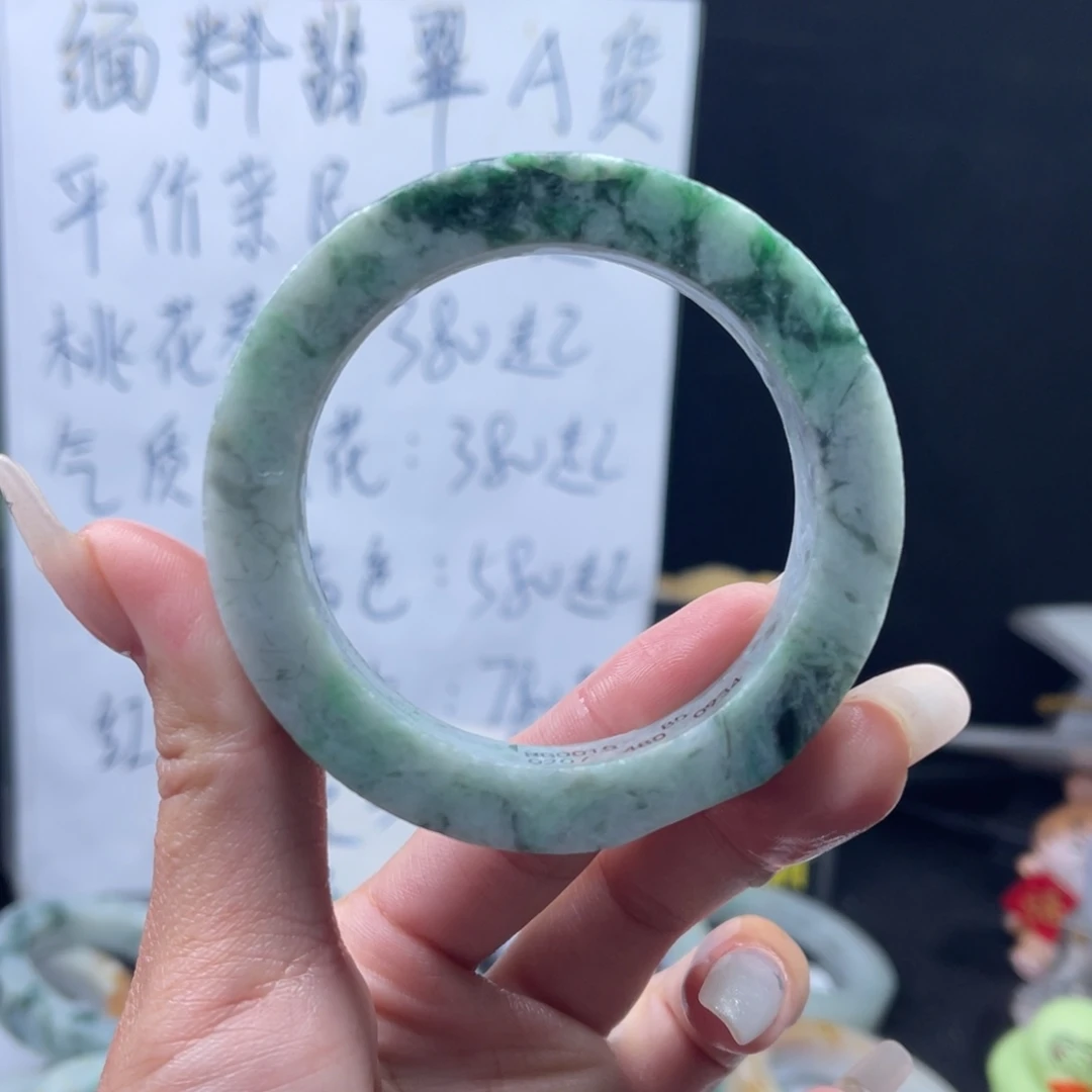 定制翡翠未镶嵌手镯