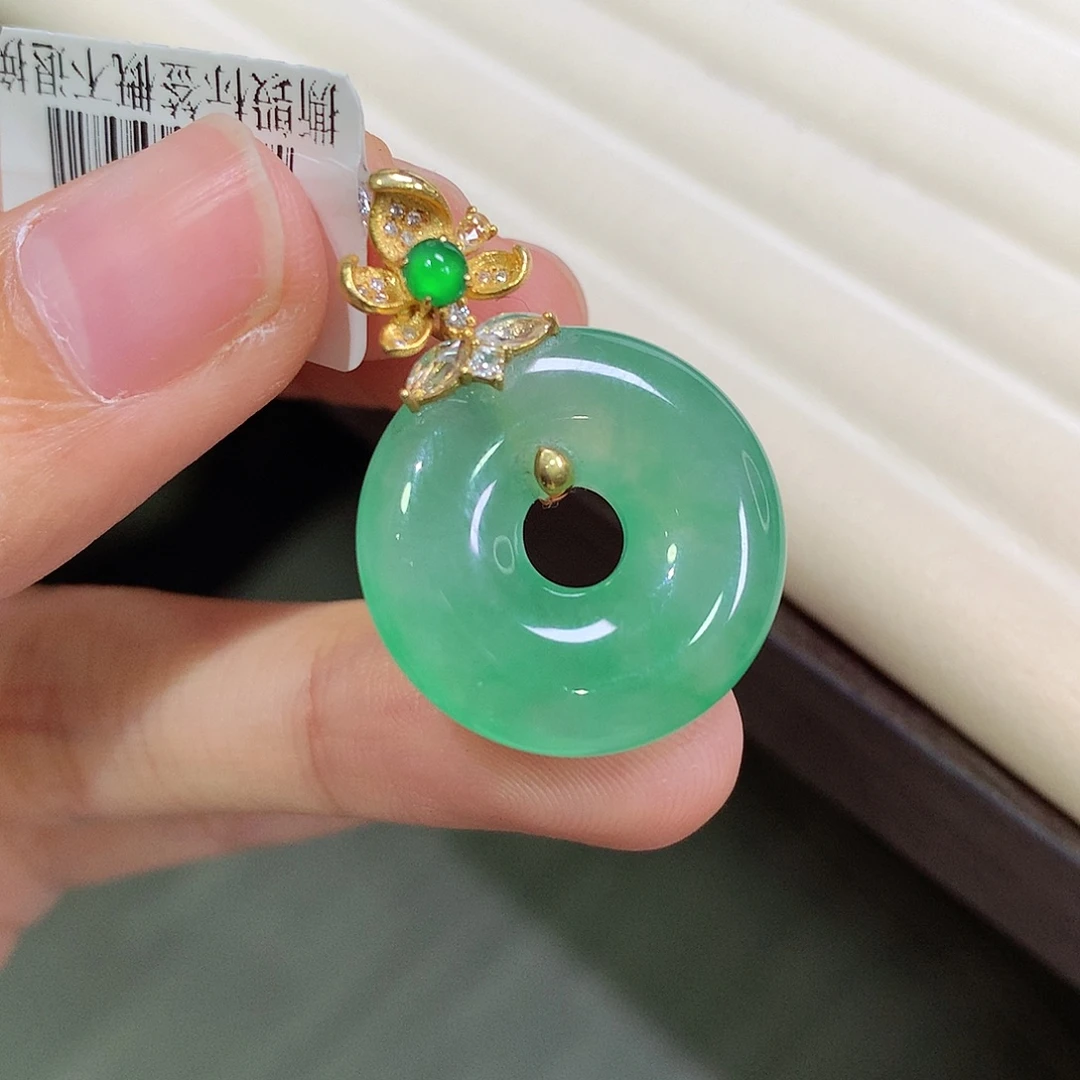 翡翠18K金镶嵌颈饰