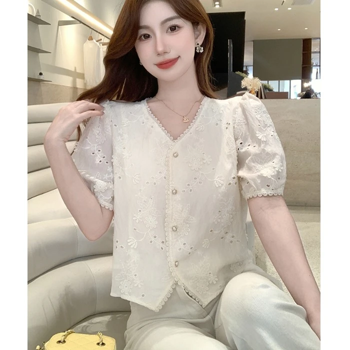 法式设计感V领刺绣短袖蕾丝衬衫女夏季洋气甜美小衫宽松短款上衣