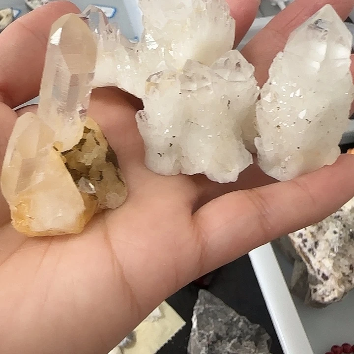 虚***无天然辰砂天然朱砂原石毛料