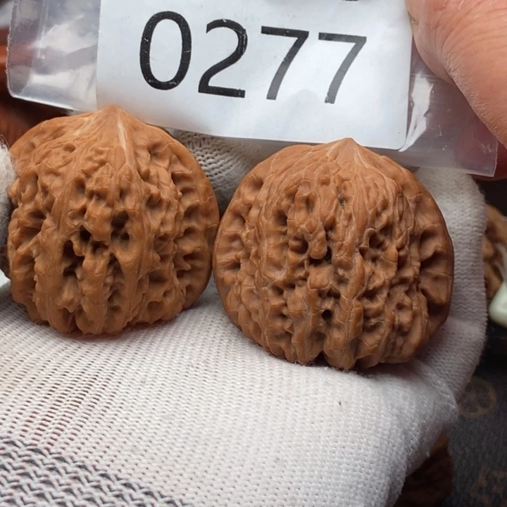 顔***志吊坠文玩核桃平谷凹底42