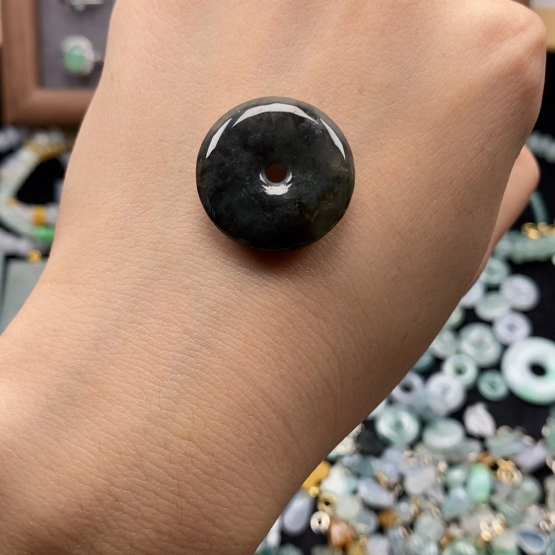 翡翠未镶嵌颈饰你有