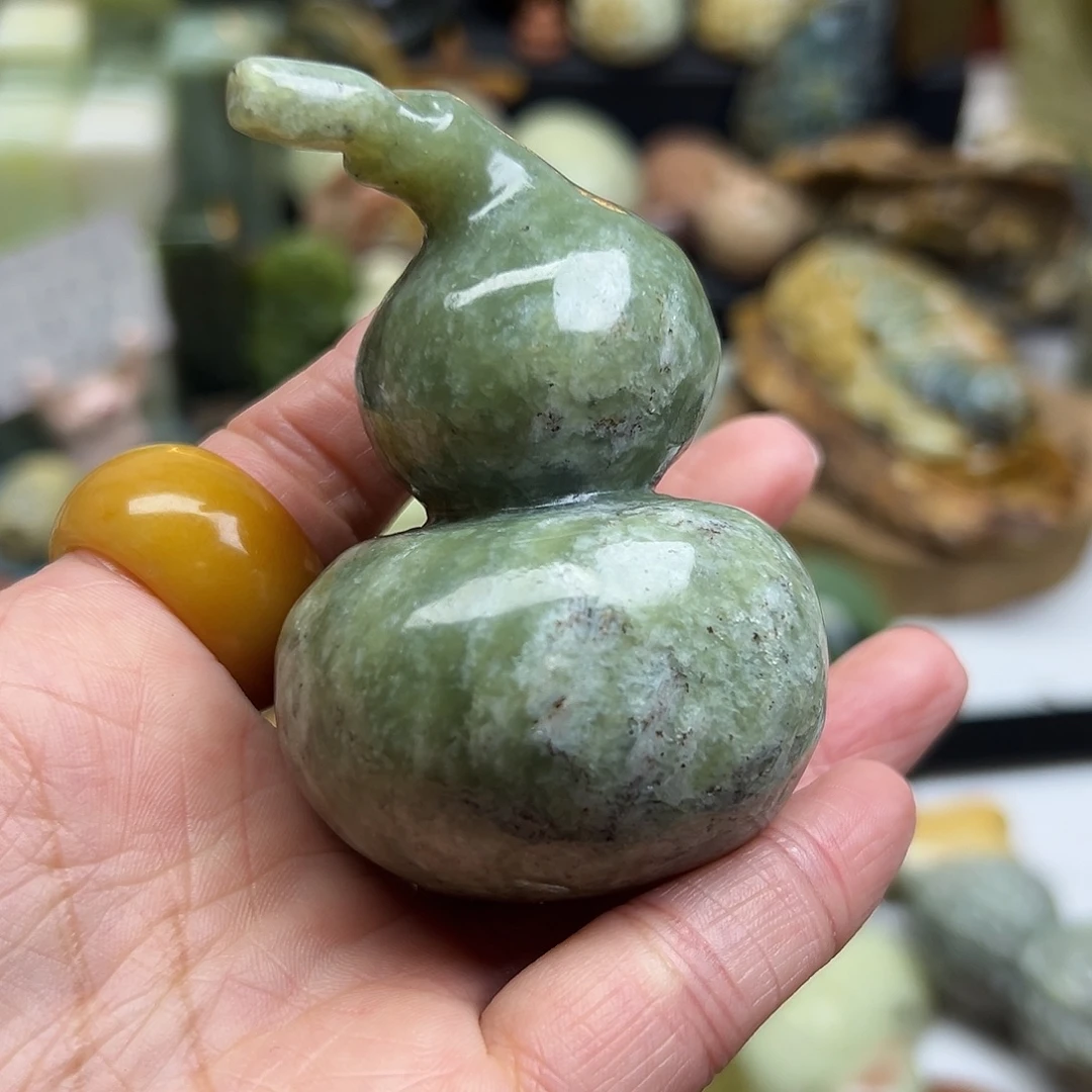 岫岩河磨玉（透闪石质玉）未镶嵌颈饰河磨玉大葫芦有串皮不扣手