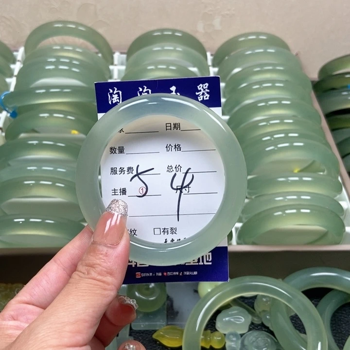 未镶嵌蛇纹石玉手镯曹**?