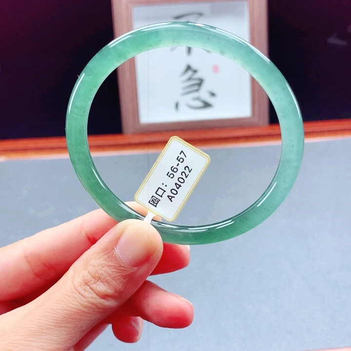 未镶嵌手镯翡翠圆镯