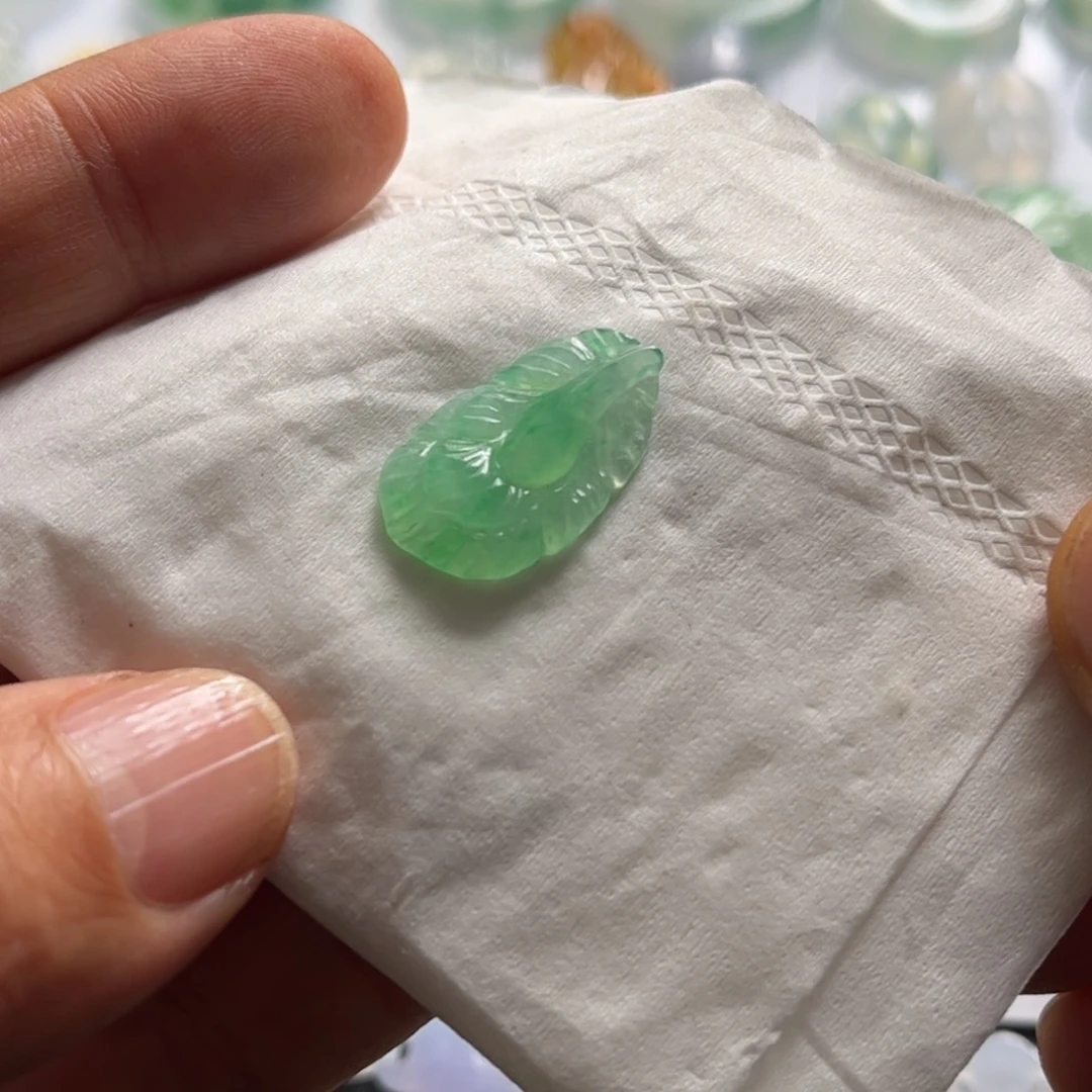 定制翡翠未镶嵌羽毛