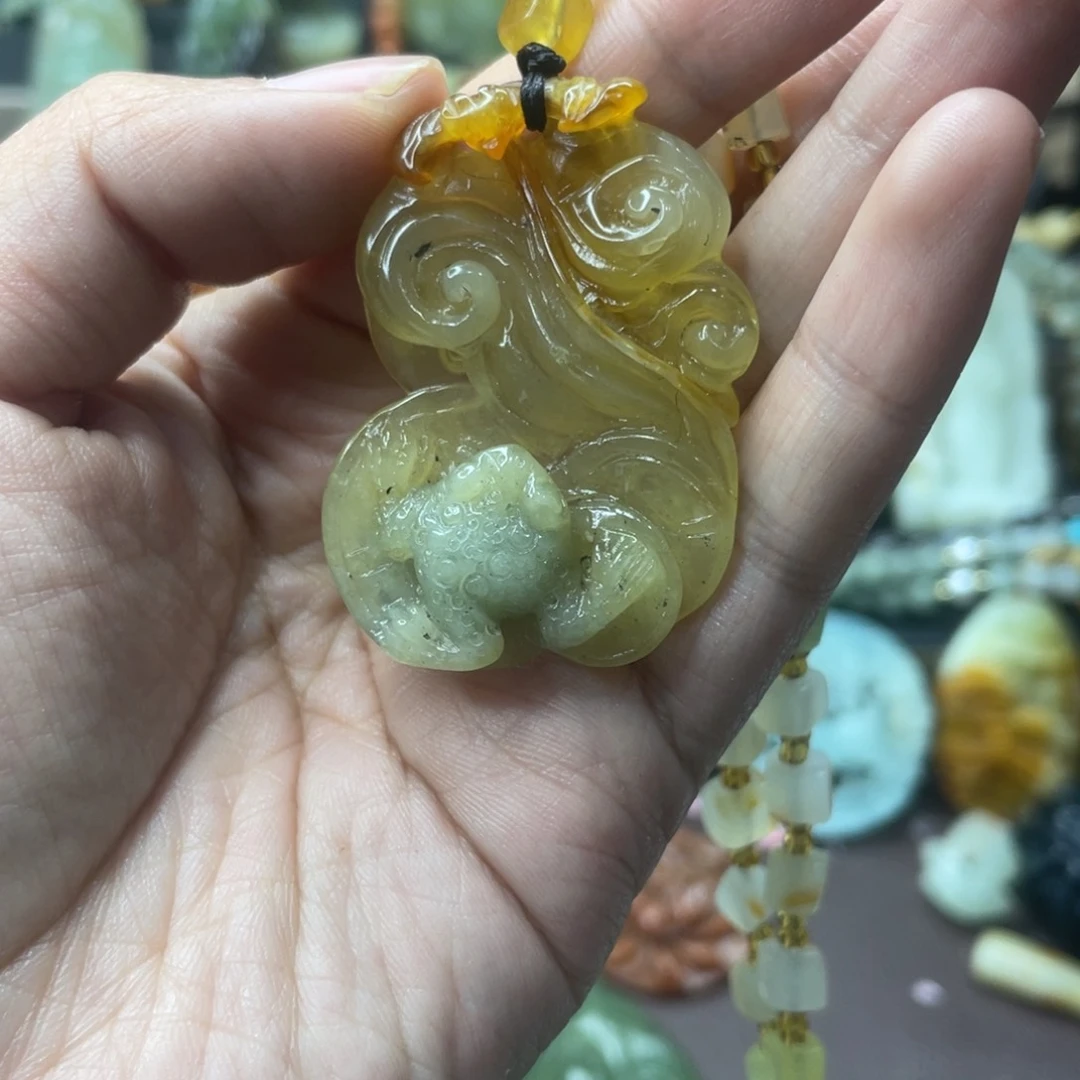 蛇纹石玉未镶嵌颈饰