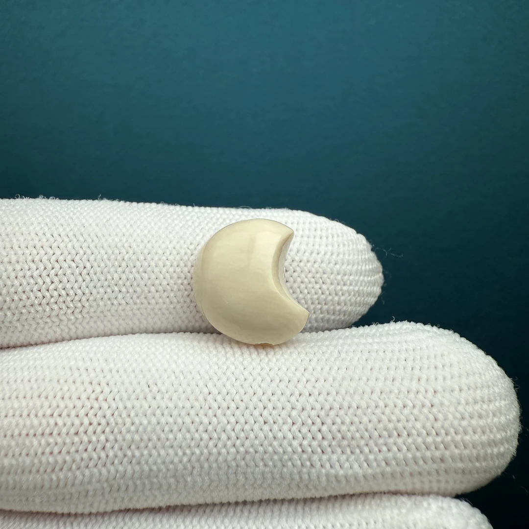 J8431【瑕疵】天然猛犸 雕刻配饰12.5*14.3mm一物一图假一罚十