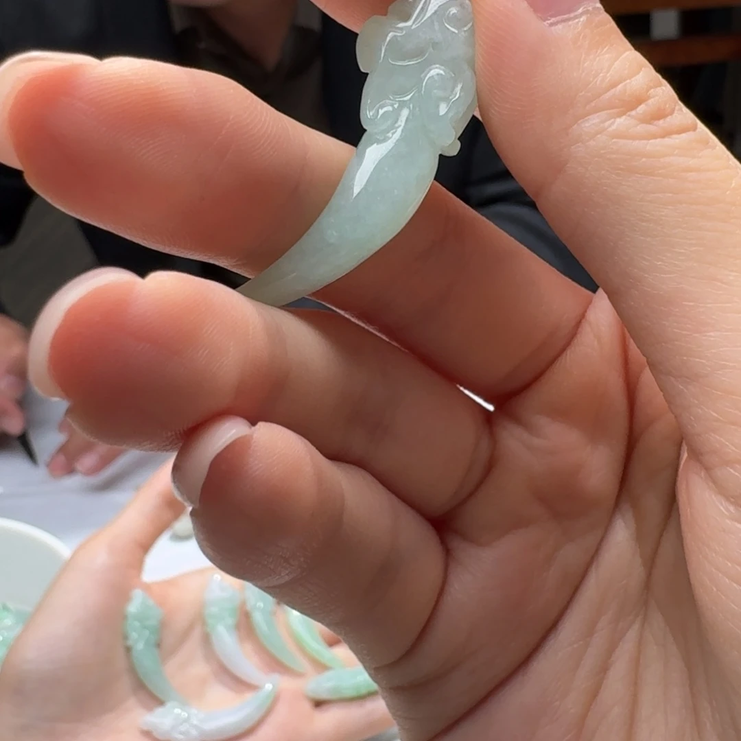 未镶嵌挂件翡翠欣