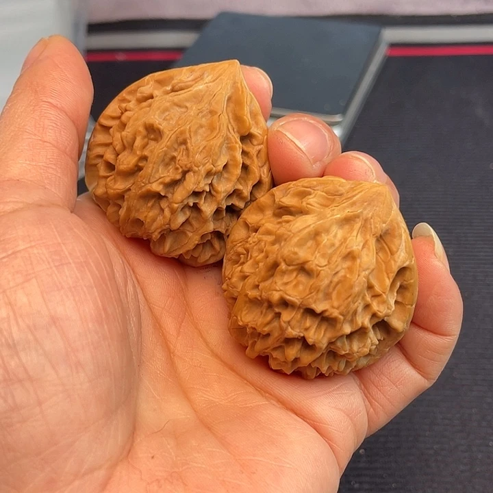 ～***、文玩核桃吊坠龙门涧