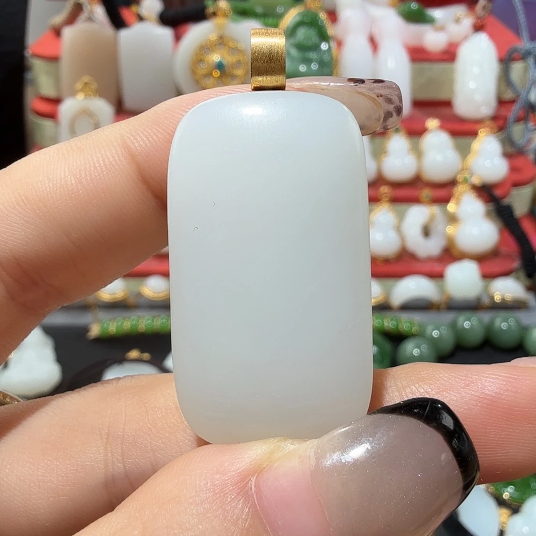 和田玉18K金镶嵌颈饰