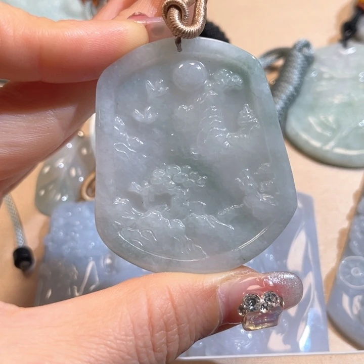 翡翠颈饰未镶嵌翡翠