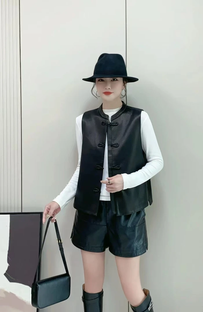 时尚潮流2023秋季新款女装真皮复古盘扣百搭显瘦马甲