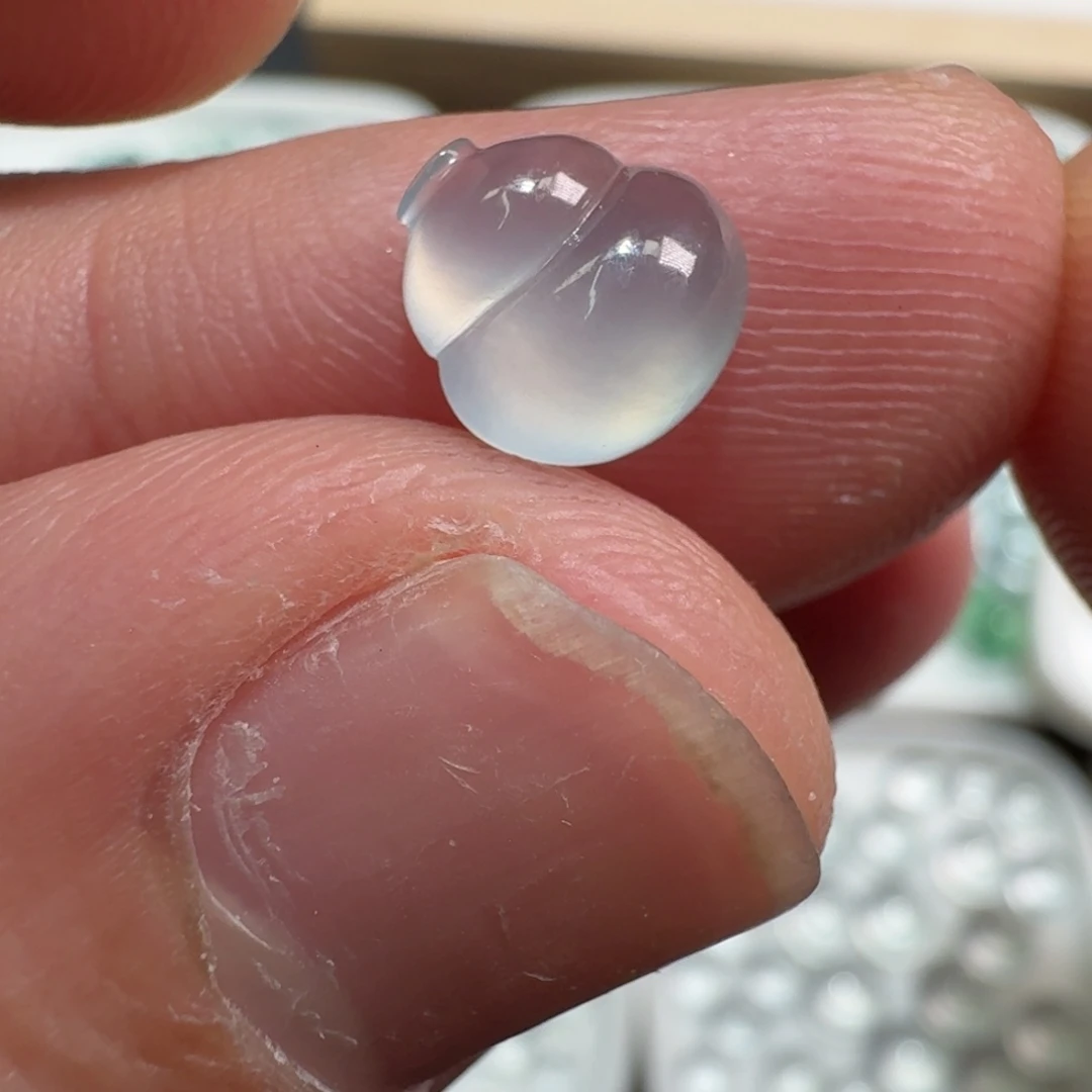 翡翠未镶嵌颈饰葫芦