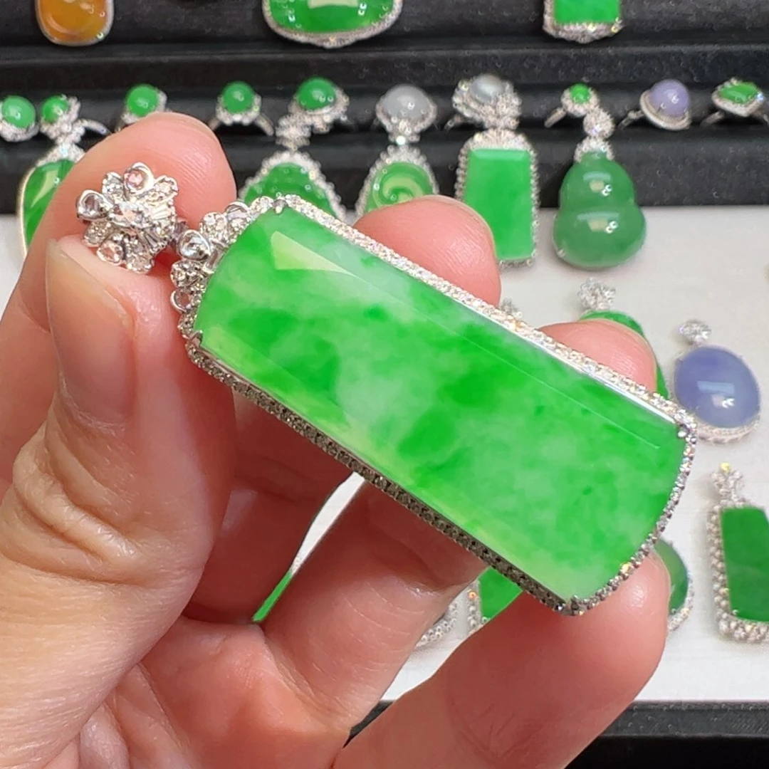 翡翠吊坠(不含链)18K金镶嵌