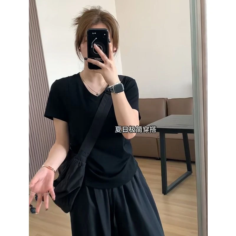 大码胖mm200斤简约别致V领双肩线设计上衣女夏季辣妹显瘦短袖t恤