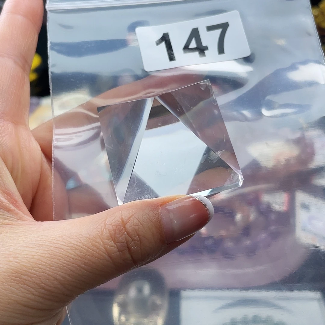 江***缘摆件水晶未镶嵌摆件147。