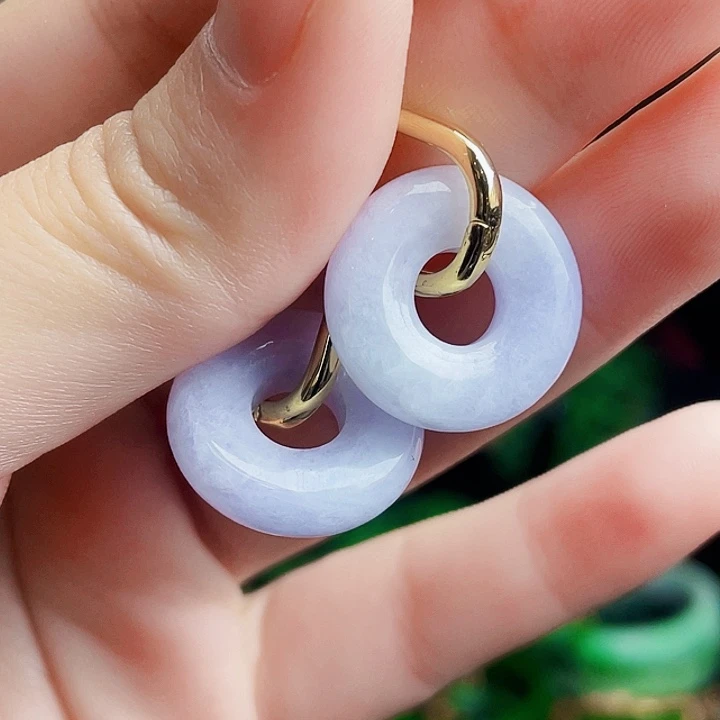 翡翠未镶嵌颈饰多样性