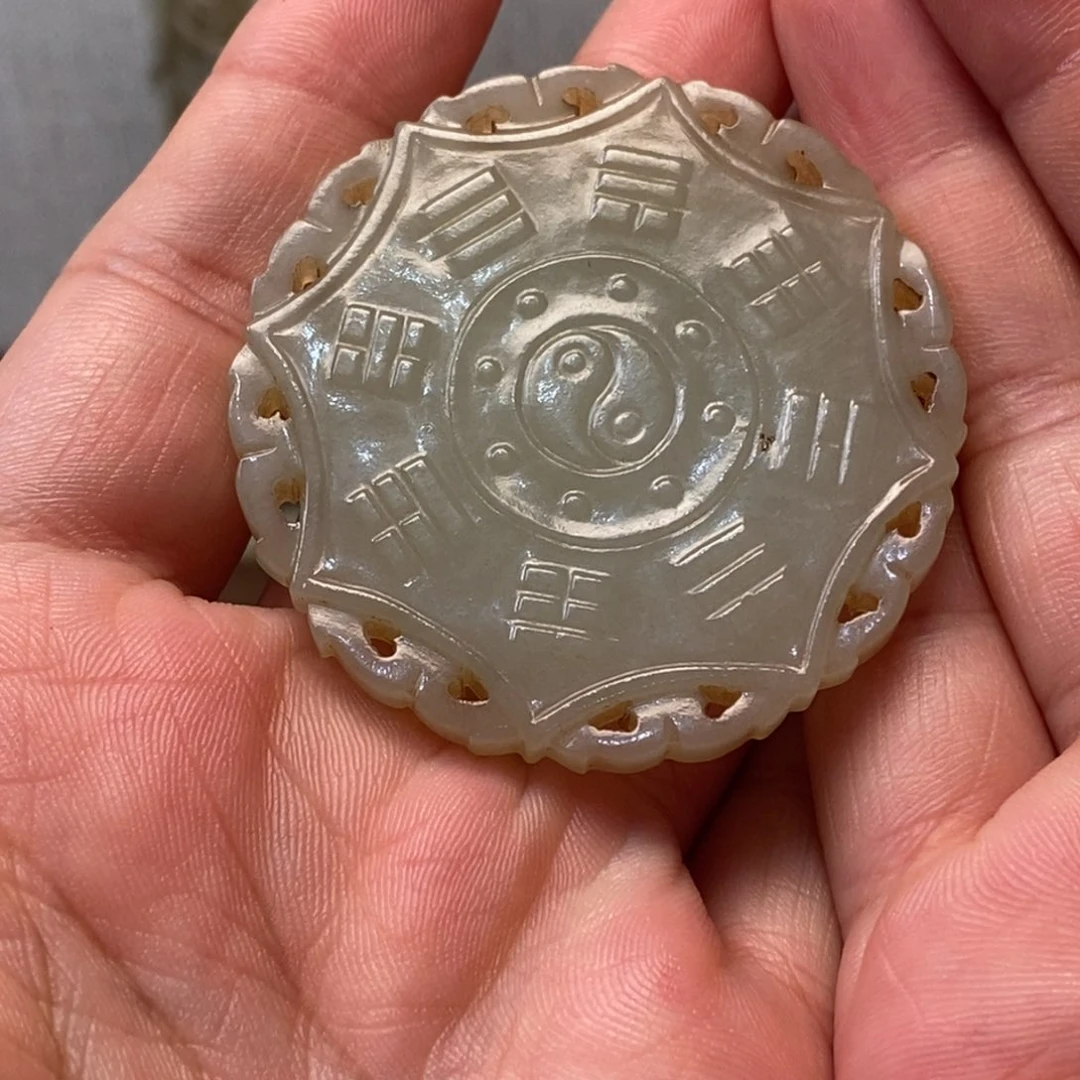 奥***尔非常精美的脖挂件