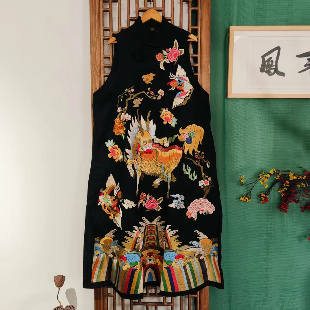 凤徕兮私人定制黑福禄底麒麟刺绣盘扣立领马甲连衣裙  (LS223-23)