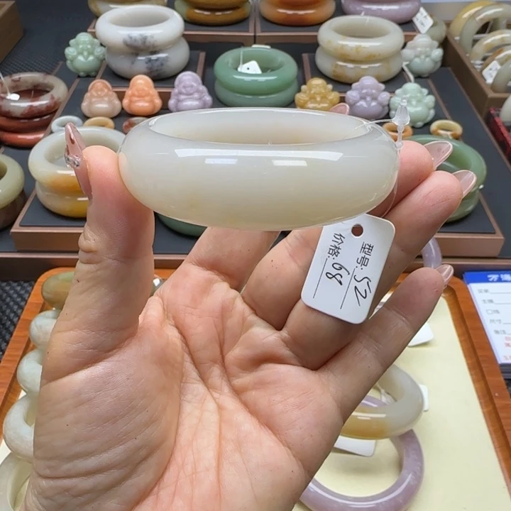 石英岩玉未镶嵌手镯