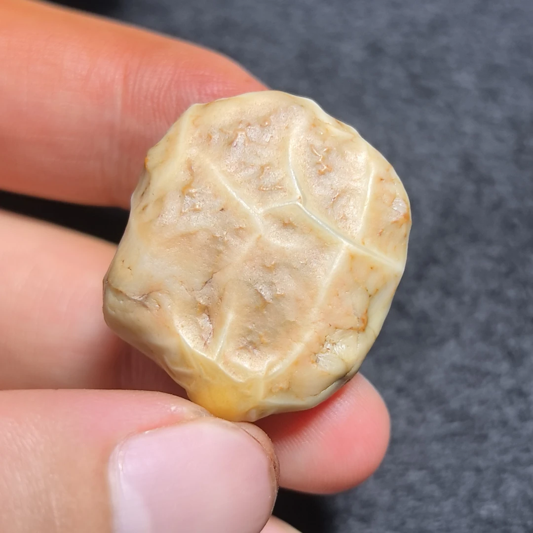 戈壁石头把件吊坠，筋脉石原石，尺寸：2.6*2.4*1.2